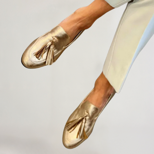 Rhea – Goldene Mokassins
