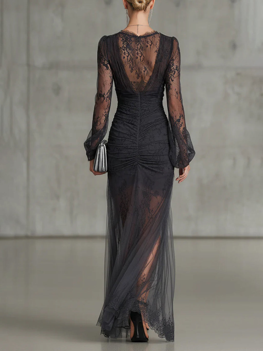 Laena – Langes Kleid mit V-Ausschnitt und auffälligem Schlitz