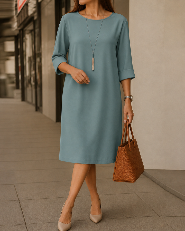 Huguette – Etuikleid mit Rundhalsausschnitt und Taschen