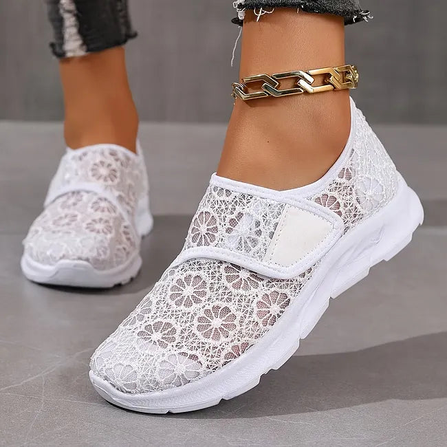 Tonjaa - Sneaker Aus Spitze Mit Blumenstickerei