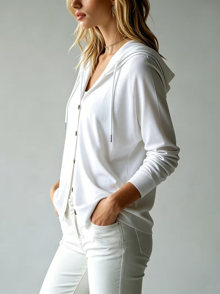 Avila – Langärmelige Strickjacke mit Kapuze und Knöpfen