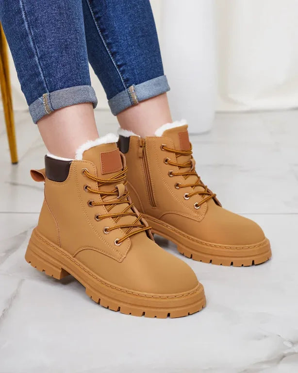 Alosia – Stiefeletten mit Schnürung Und Klobiger Sohle