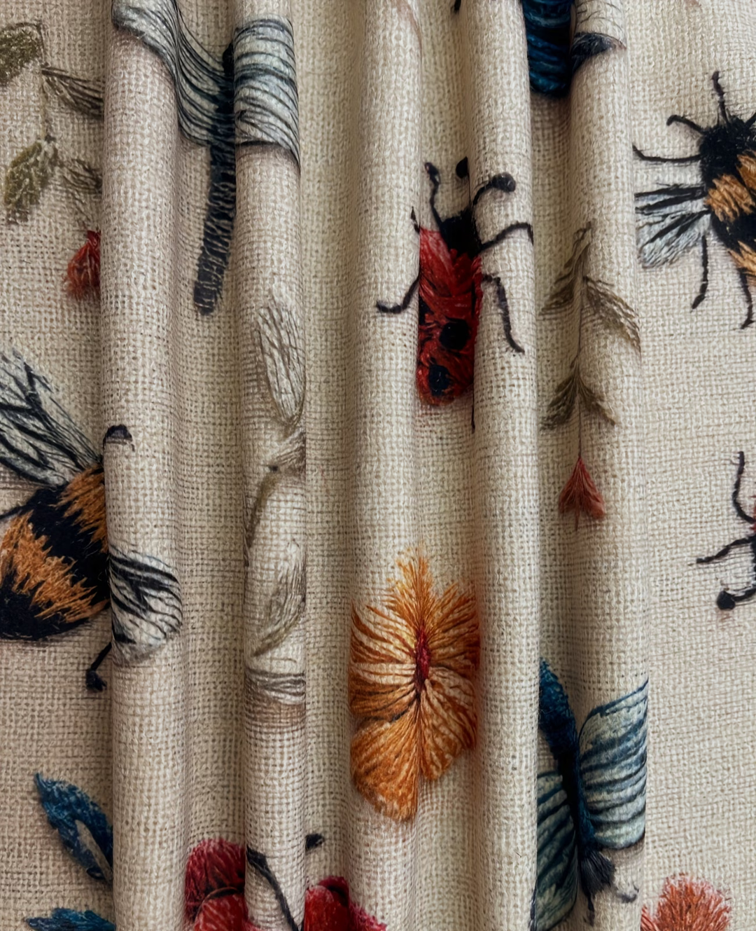Lesa – Pullover Mit Blumen- Und Insektenmuster