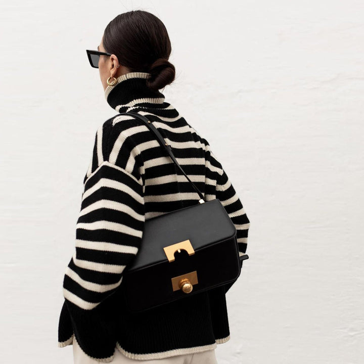 Kynesia - Übergroß Strickpullover Mit Streifenmuster Und Rollkragen