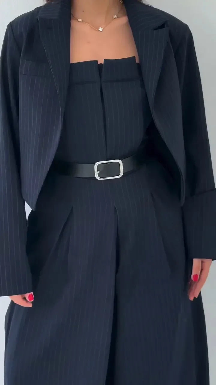 Lavara – Kurzer Blazer Und Weit Geschnittene Hose Im Satz