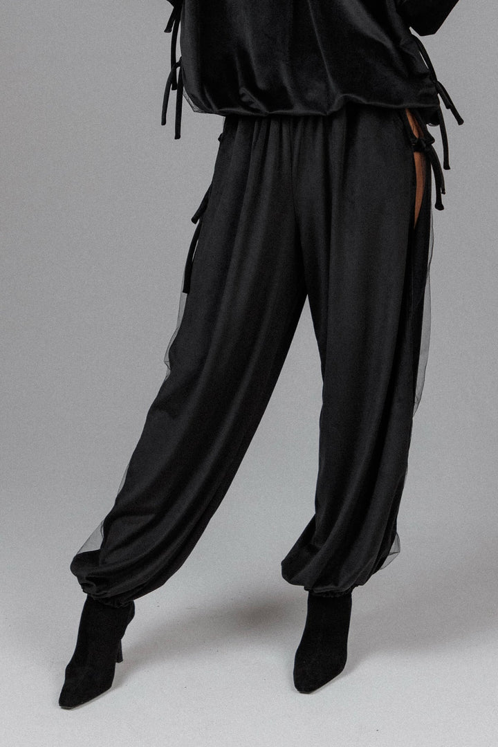Yuphin – Ballonhose aus Satin mit Seitenschlitz