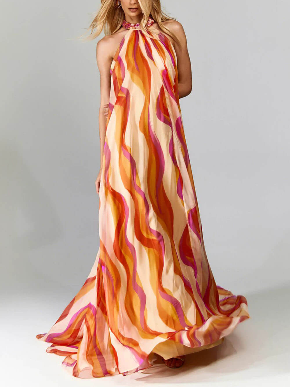 Marlyn – Rückenfreies Maxikleid mit Neckholder-Ausschnitt