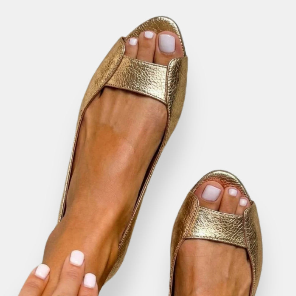 Fryda – Flache Sandalen in Metallic Optik