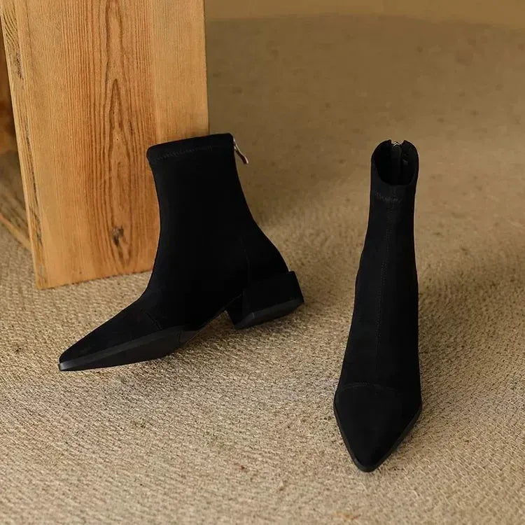 Jerlina – Stiefeletten Aus Wildleder Mit Spitzer Zehenpartie