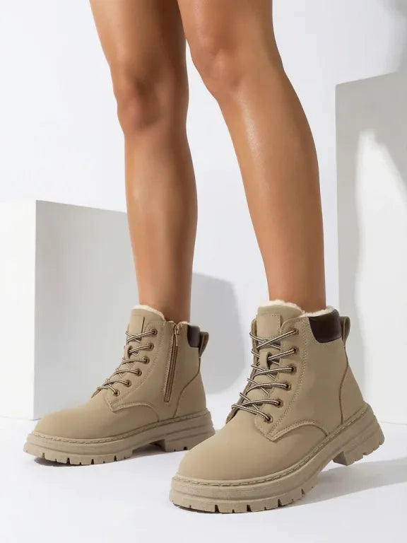 Alosia – Stiefeletten mit Schnürung Und Klobiger Sohle