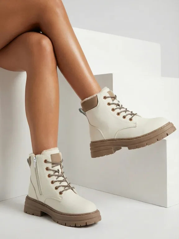 Alosia – Stiefeletten mit Schnürung Und Klobiger Sohle