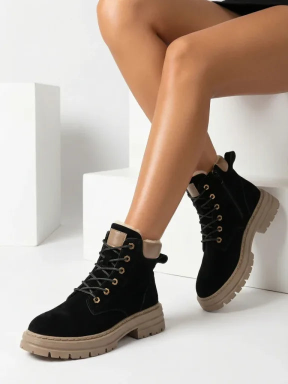 Alosia – Stiefeletten mit Schnürung Und Klobiger Sohle