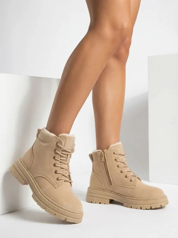 Alosia – Stiefeletten mit Schnürung Und Klobiger Sohle