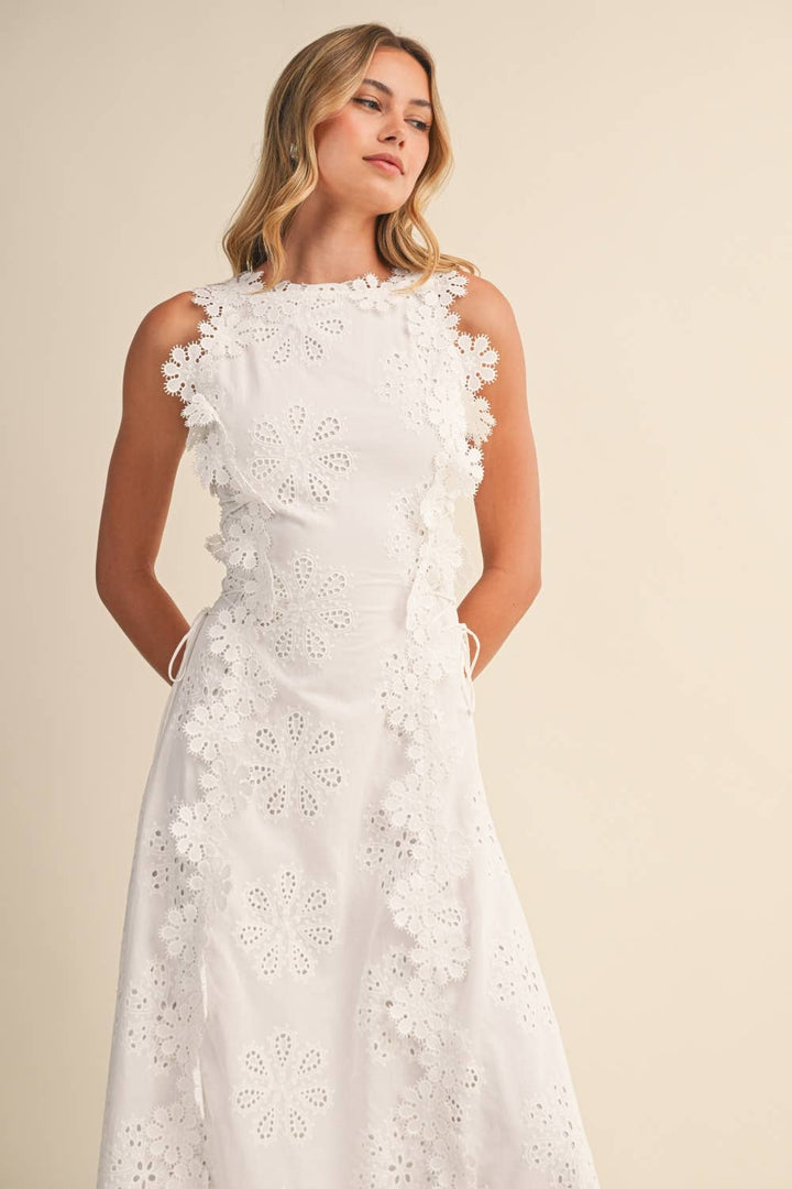 Azalia – Ärmelloses Maxikleid mit Blumenstickerei