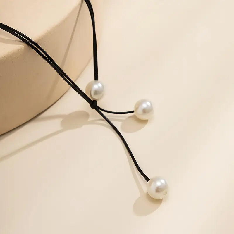 Lullia – Einfache Geometrische Halskette Aus Wachsfaden