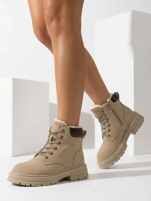 Alosia – Stiefeletten mit Schnürung Und Klobiger Sohle