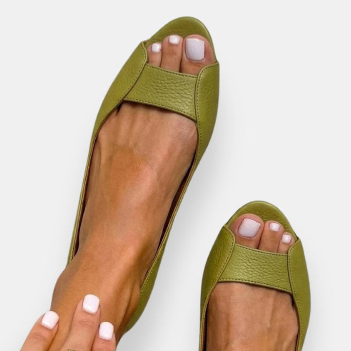 Fryda – Flache Sandalen in Metallic Optik
