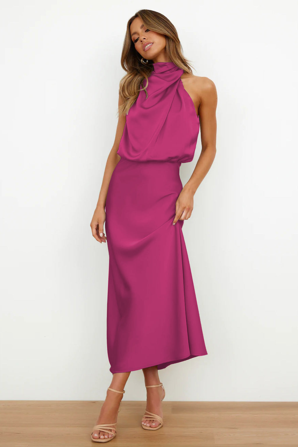 Justyna – Langes Kleid mit Neckholder-Ausschnitt