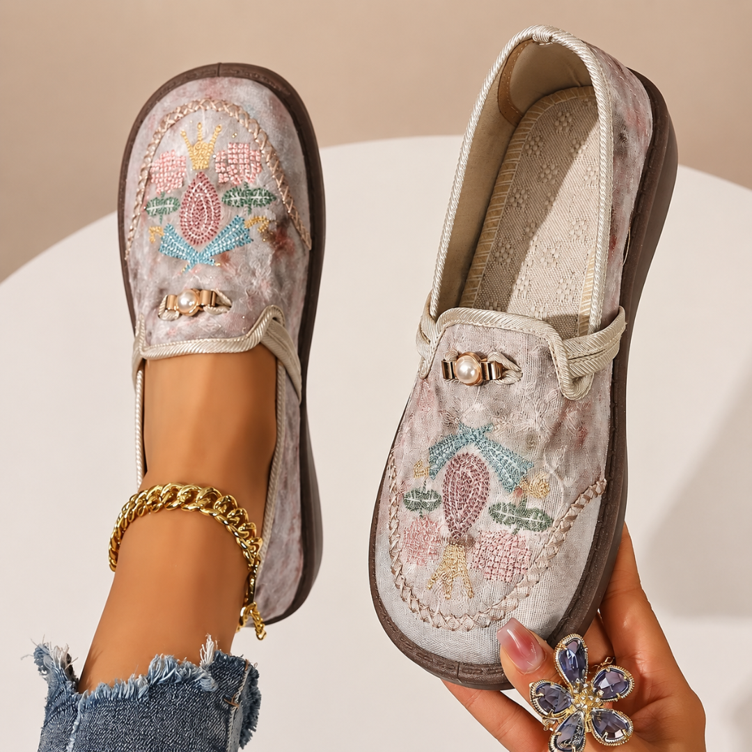 Adeyla – Slip On Loafer Mit Blumenmuster