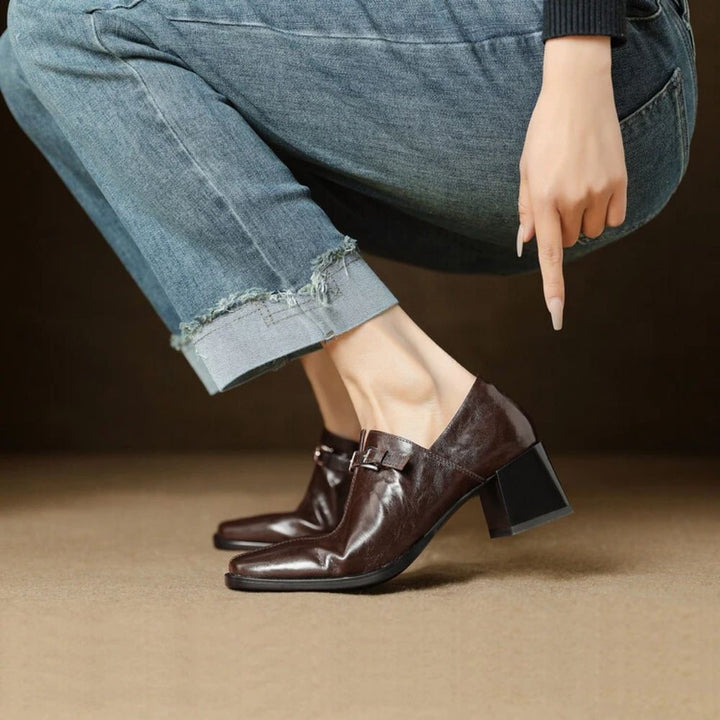 Misha – Elegante Leder Schlüpfen Mit Absatz