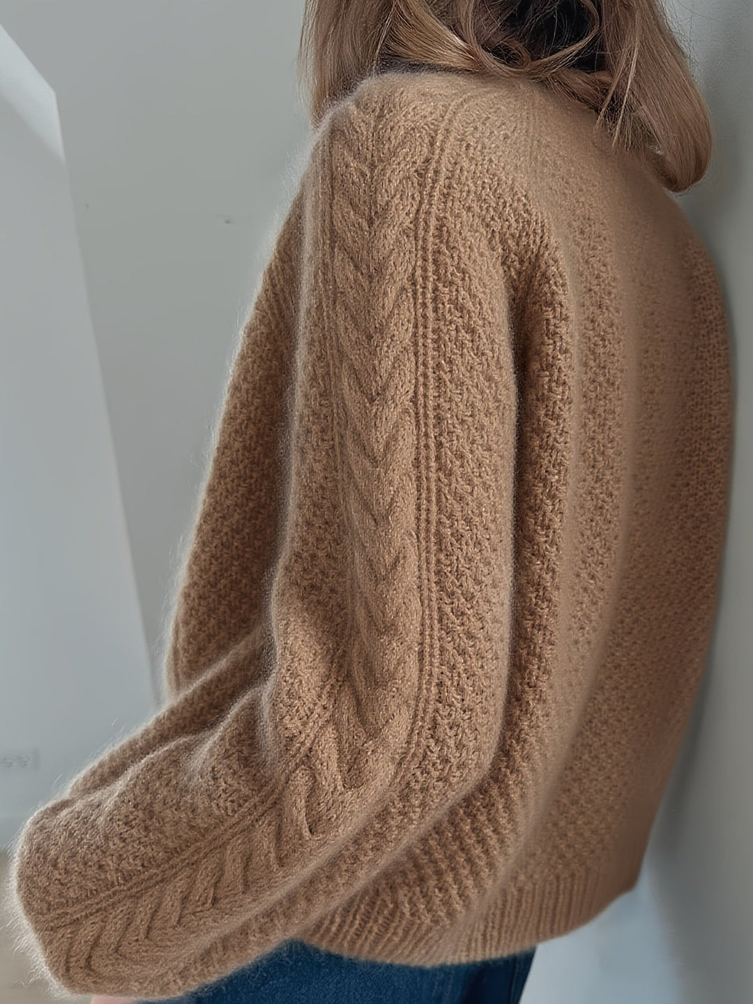 Dwina – Strickjacke mit Knöpfen und Zopfmuster