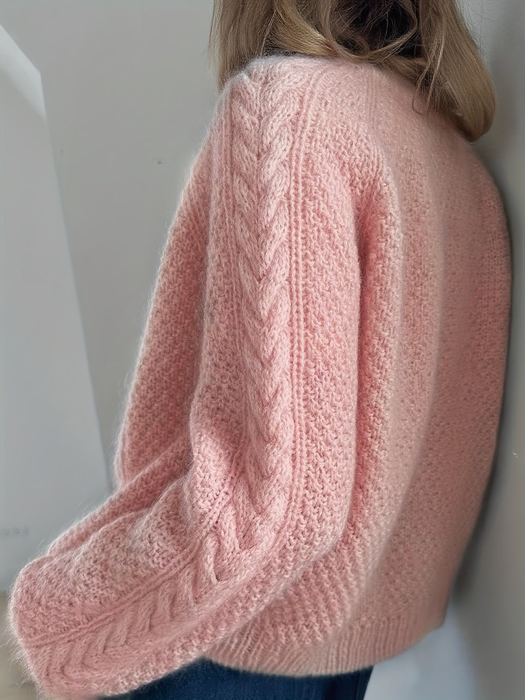 Dwina – Strickjacke mit Knöpfen und Zopfmuster