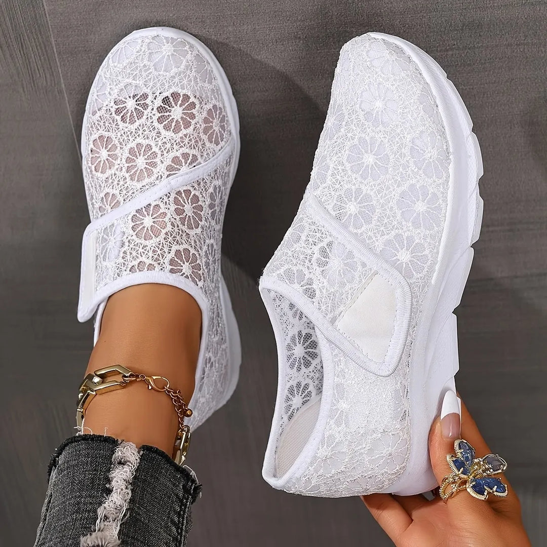 Tonjaa - Sneaker Aus Spitze Mit Blumenstickerei