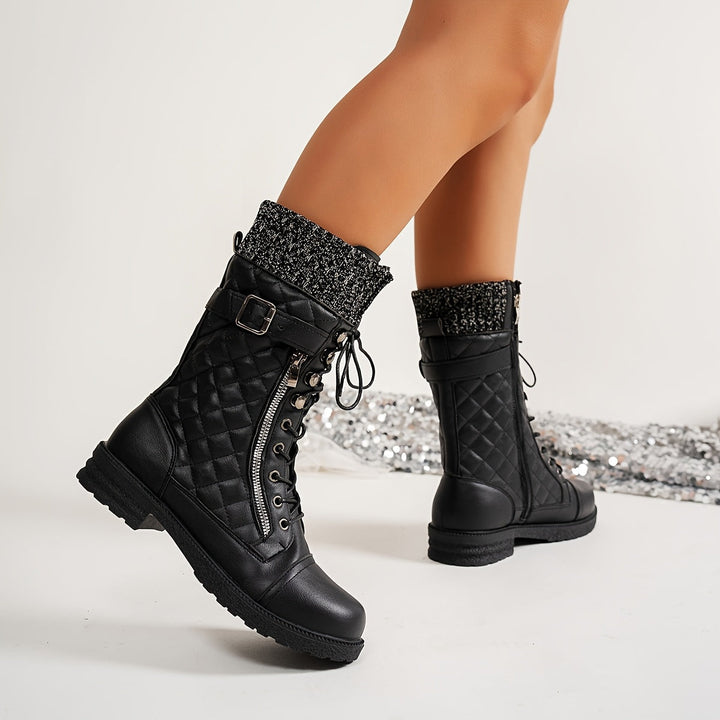Sigrun – Gesteppte Schnürstiefel mit Gestrickten Bündchen