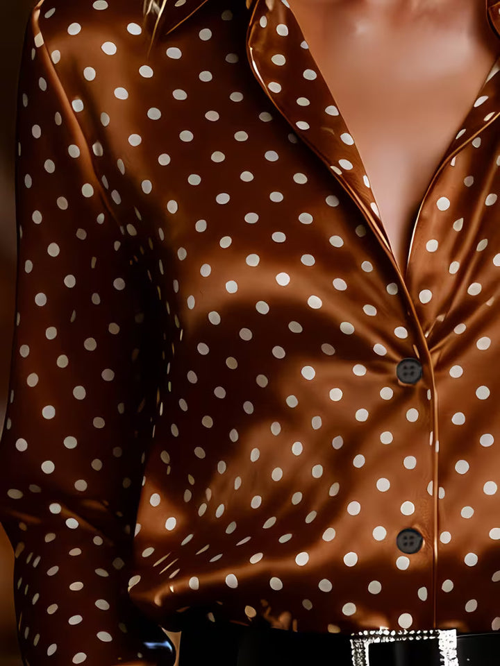 Amalien – Elegante, vielseitige Bluse mit Punktmuster
