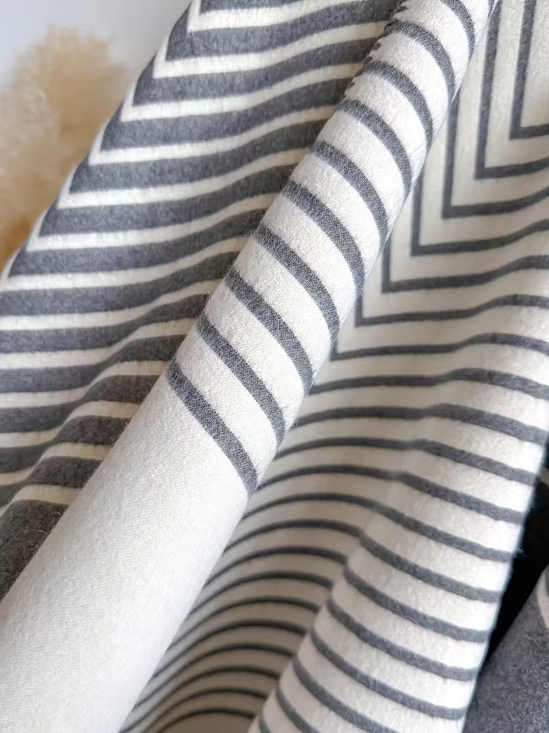 Taisija – Wendbarer Gestreifter Jacquard Schal Aus Kunstkaschmir