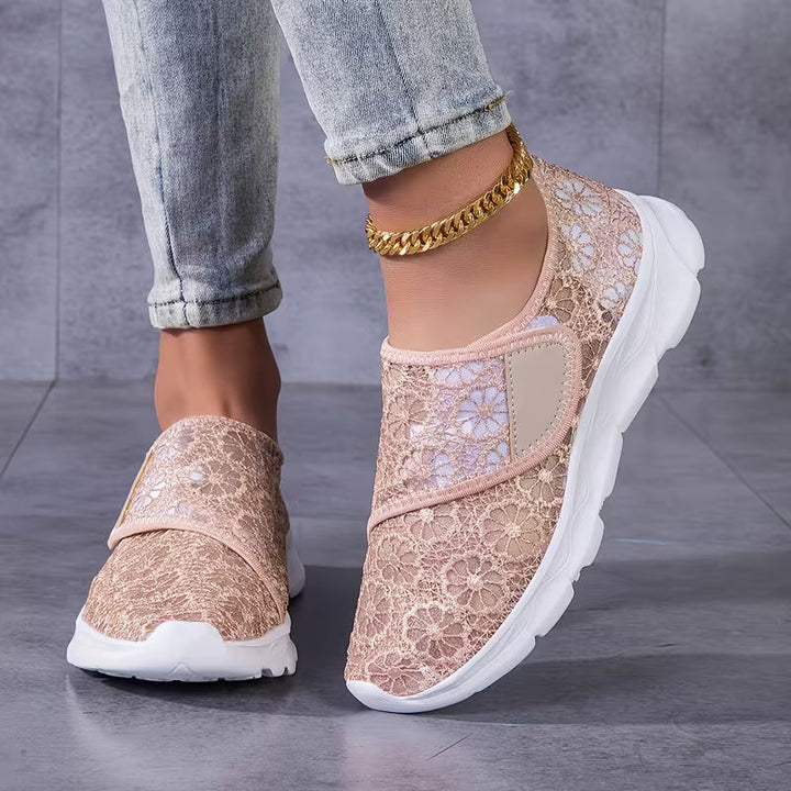 Sabyne – Sneaker Mit Blumenmuster Aus Spitze Und Klettverschluss