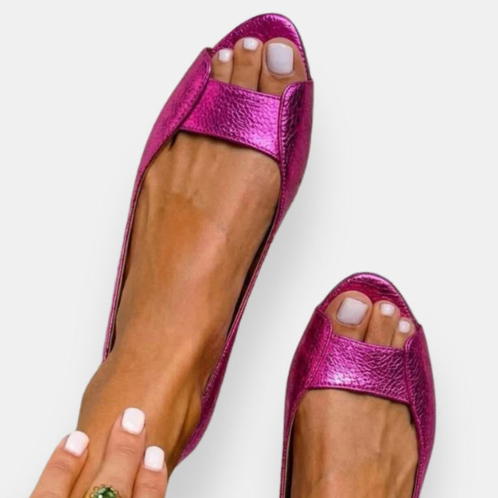 Fryda – Flache Sandalen in Metallic Optik