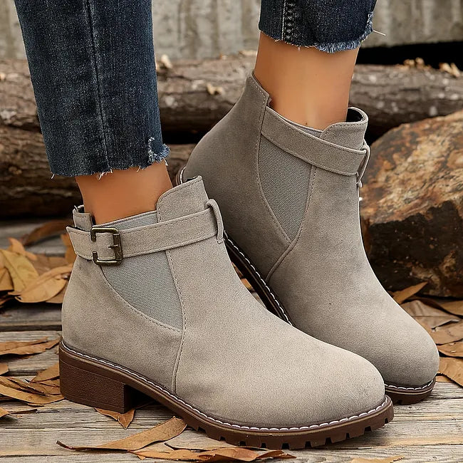 Miniya – Stiefeletten mit Schnallenriemen