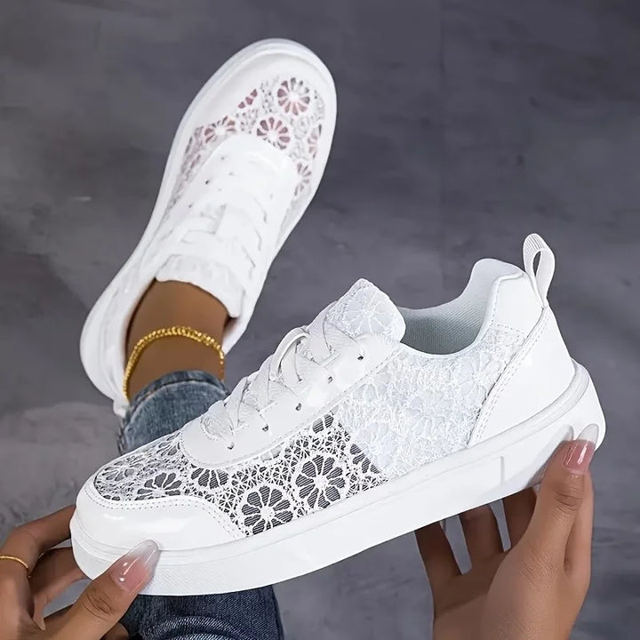Liena – Turnschuh Mit Schnürung Und Blumenmuster