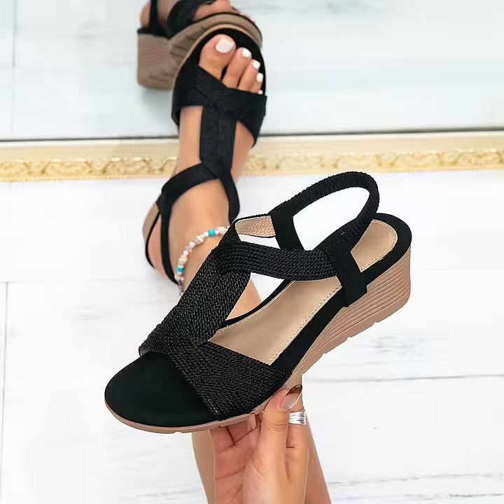 Filya – Bequeme Sandalen Mit Keilabsatz Und Gekreuzten Riemen