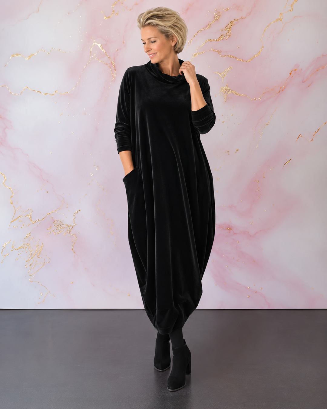 Lellina – Maxikleid Aus Samt Mit Hohem Kragen Und Lockerer Passform