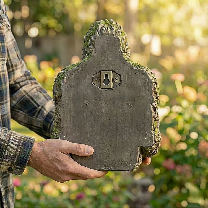 NatureHold – Eine in Einen Baum Integrierte Skulptur Zur Vogelfütterung