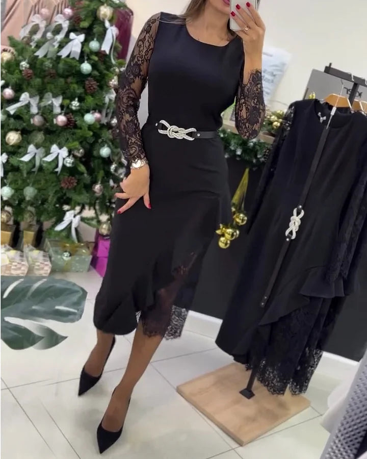 Nafisa – Figurbetontes Kleid aus Patchwork-Spitze