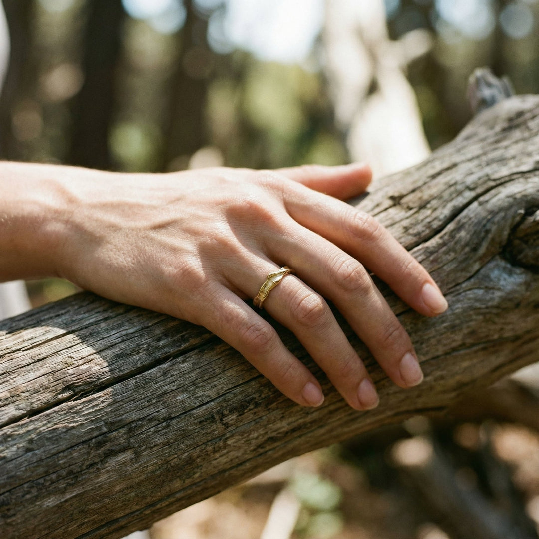 ForgeMuse – Vintage Ring Aus Geschmiedetem Gold