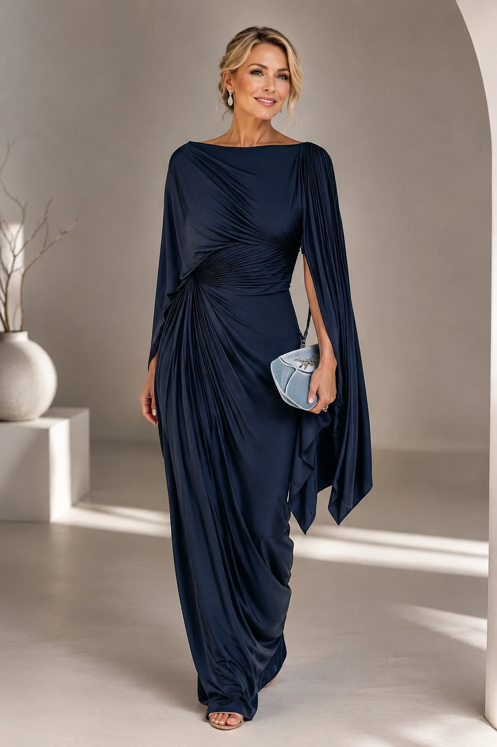 Mirona – Maxikleid Mit Falten Und Cape