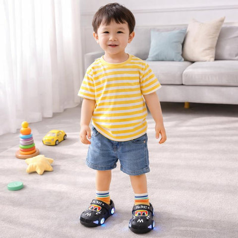 KidVroom - LED Autoslipper Für Kinder Mit Leuchtenden Rädern Und Riemen