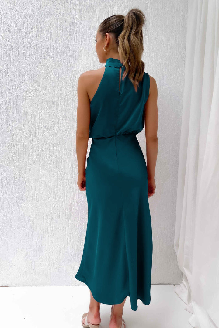 Justyna – Langes Kleid mit Neckholder-Ausschnitt