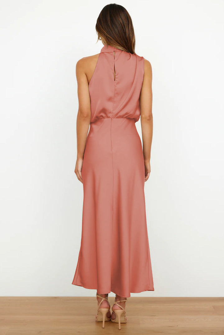 Justyna – Langes Kleid mit Neckholder-Ausschnitt