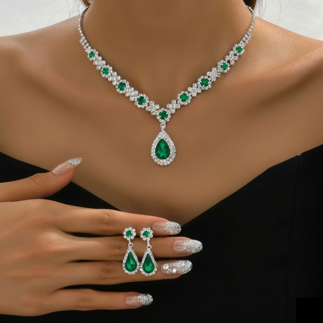 Kaylee – Kristalltropfen Halskette mit Ohrringen im Set
