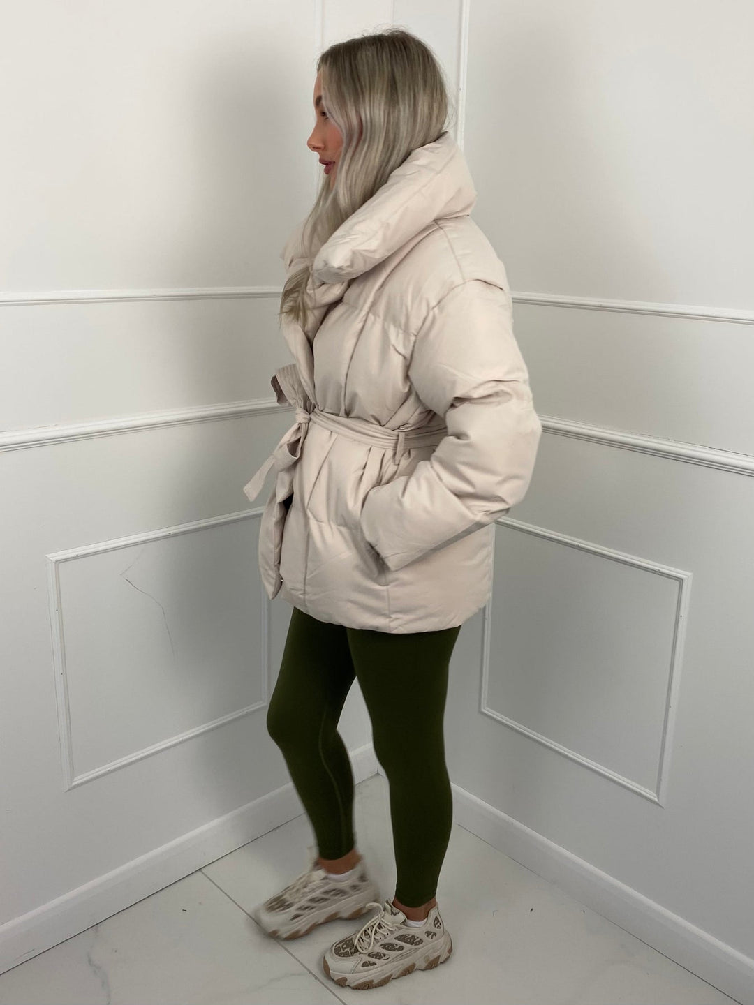 Heidie – Kurze Pufferjacke Mit Gürteltasche