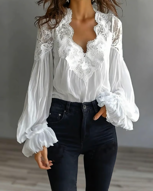 Katija – Bluse Mit Blumen-Spitze Und Glockenärmeln