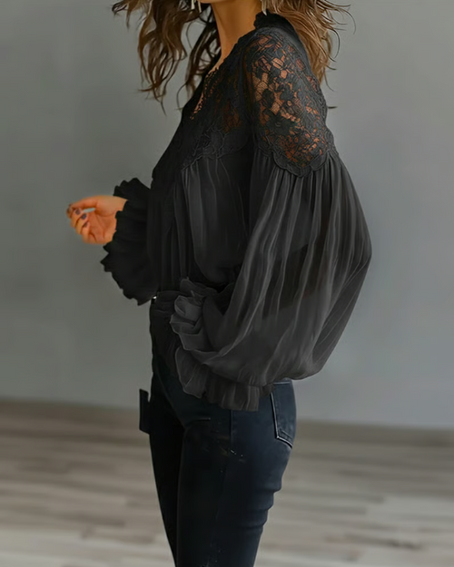 Katija – Bluse Mit Blumen-Spitze Und Glockenärmeln