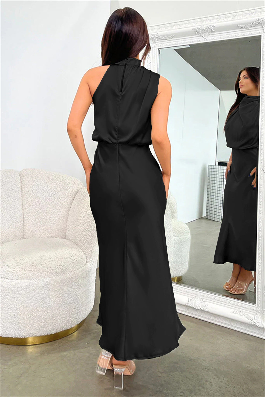 Justyna – Langes Kleid mit Neckholder-Ausschnitt