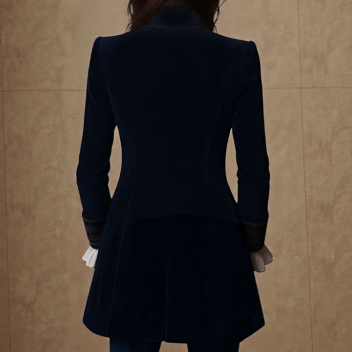 Naeva – Weiche, elegante Samtjacke mit langen Ärmeln