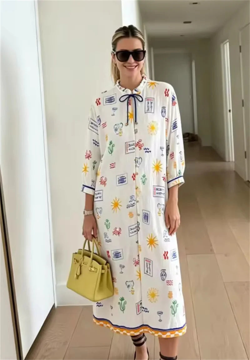 Maris – Langes Kleid mit Print und Ärmeln